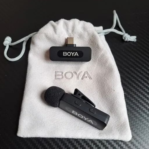 Игровой стол, монитор LG, микрофоны BOYA и GODOX