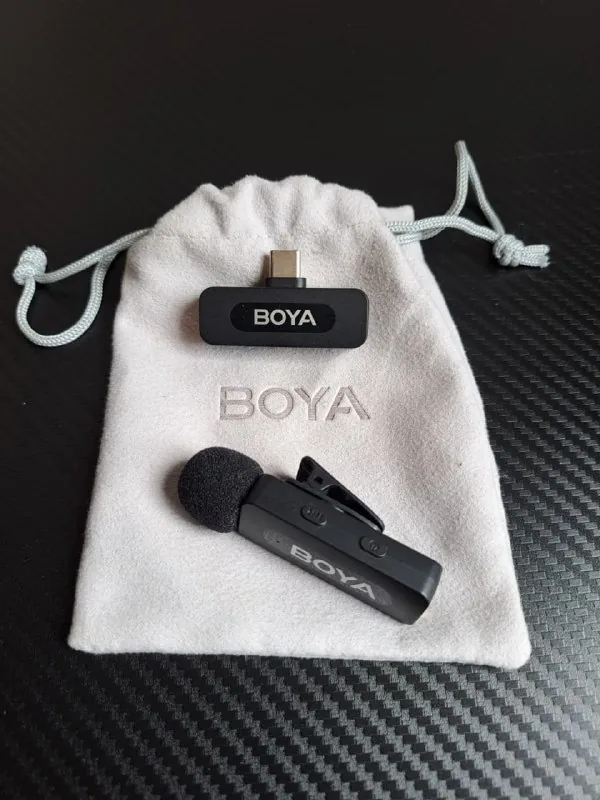 Игровой стол, монитор LG, микрофоны BOYA и GODOX 1