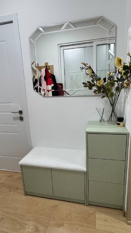 Шкаф для прихожей, зеркало