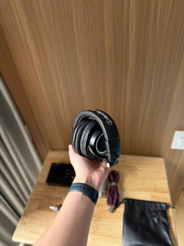 Карта видеозахвата, кабель HDMI, рекордер Tascam, Antelope ZenGo, Neumann микрофон, Audio-Technica наушники 6