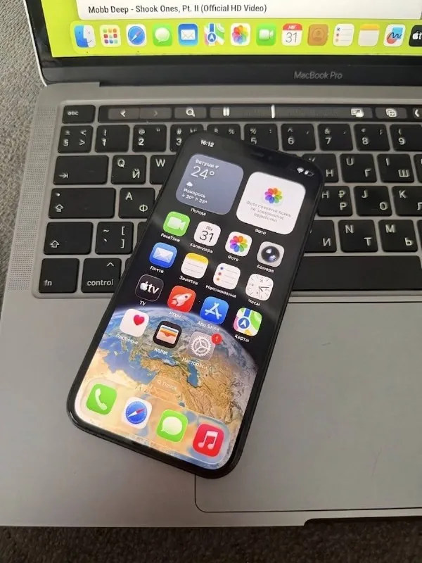 iPhone 12, 64 ГБ