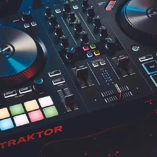 DJ-контроллер Traktor Kontrol S2 MK3