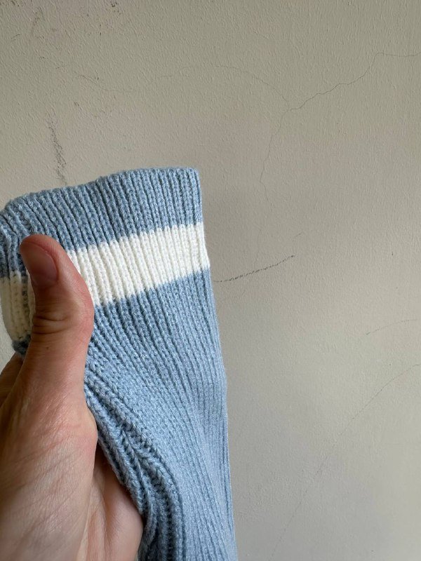 Пончо-свитер с длинными рукавами и высоким воротом 6