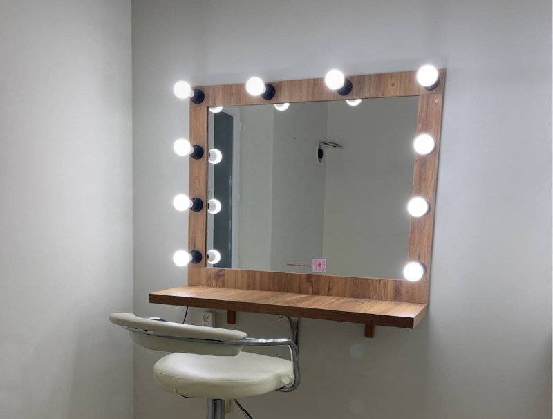 Зеркало с подсветкой и креплениями