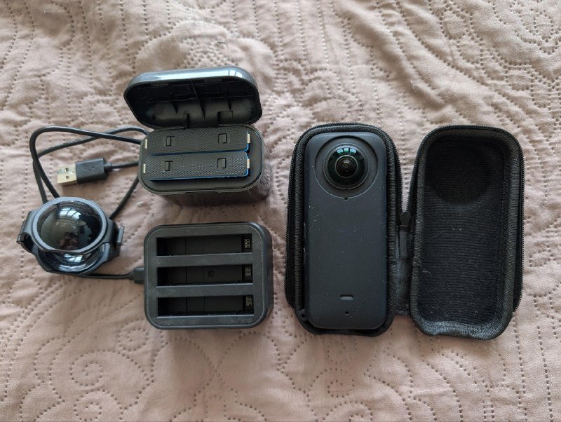 Insta360 X3 камера, чехлы, аккумуляторы, зарядка