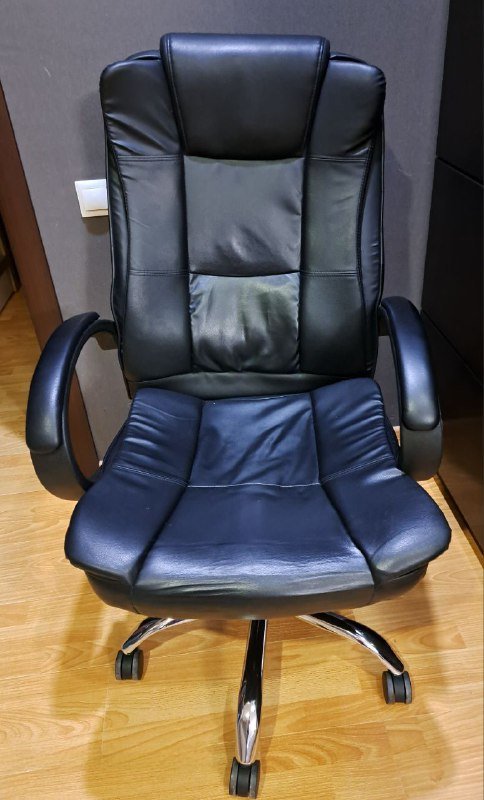 Офисное кресло б/у черное