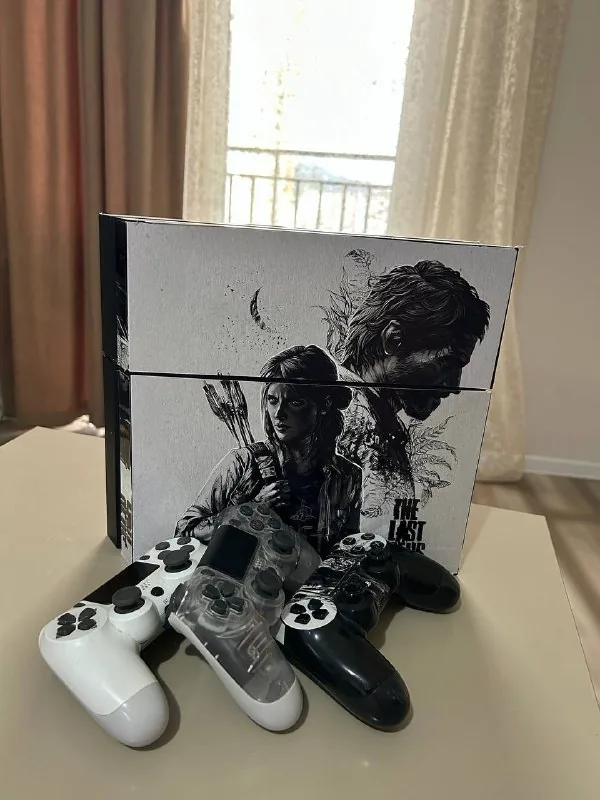 PlayStation 4 fat, три геймпада
