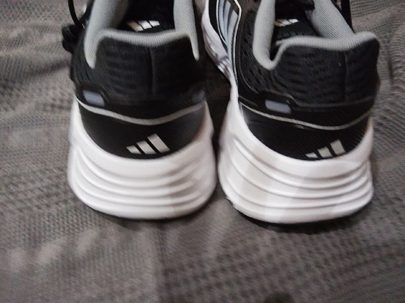 Кроссовки Adidas новые 3