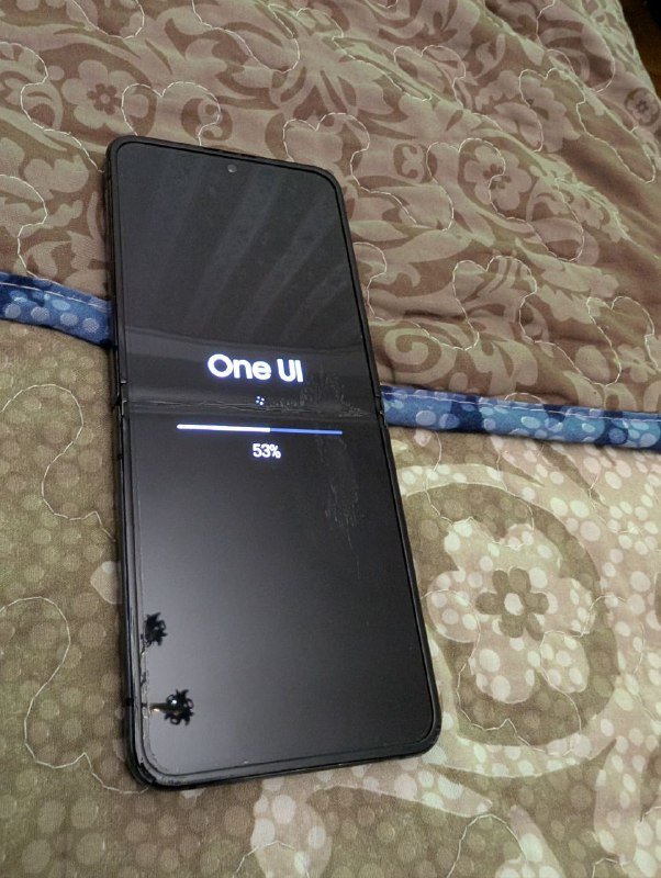 Samsung Galaxy Z Flip 4 4