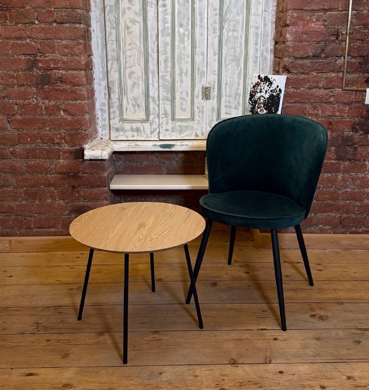 Кресло, журнальный столик