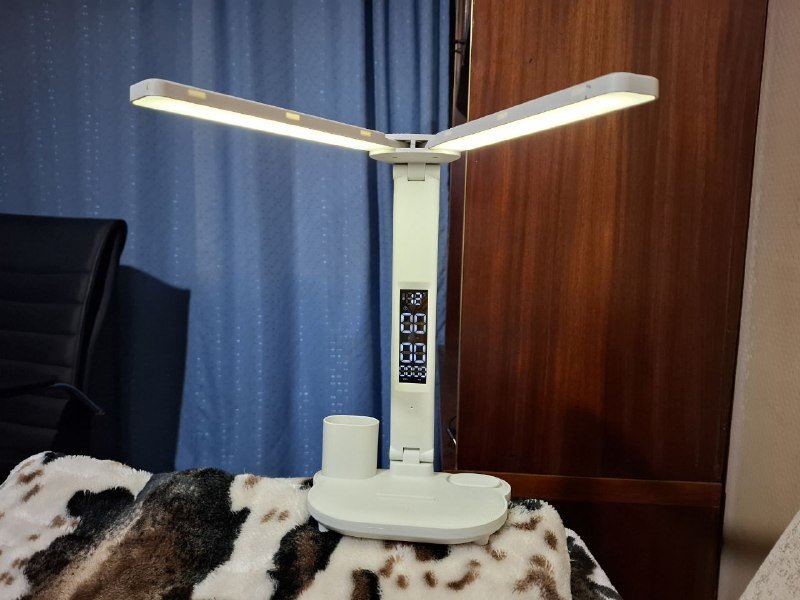 Настольная LED-лампа