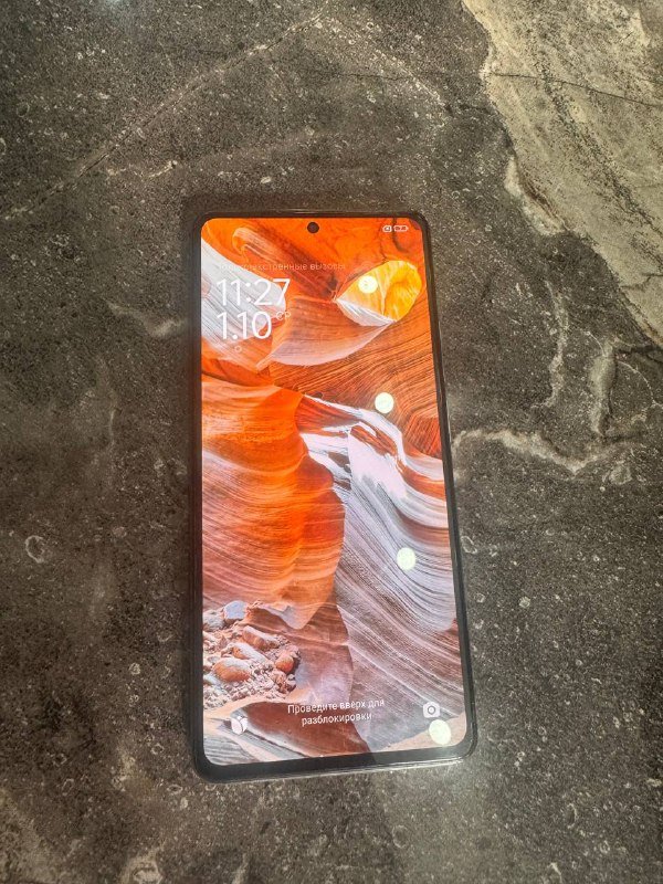 Смартфон Xiaomi 11T с разбитой задней панелью