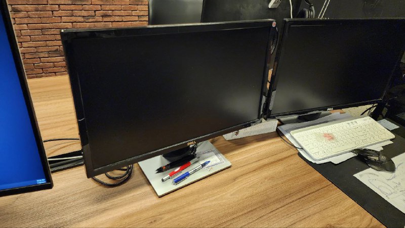 Монитор DELL 24'' 1920x1080 2