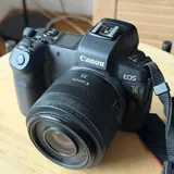 Беззеркальная камера Canon R, плёночная камера Nikon F4, плёночная мыльница Canon 2