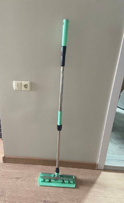 Диванные подушки, дизайнерские часы, скалка, кастрюля, роутер, швабра, стул для пикника, детские ботиночки с носочками 7