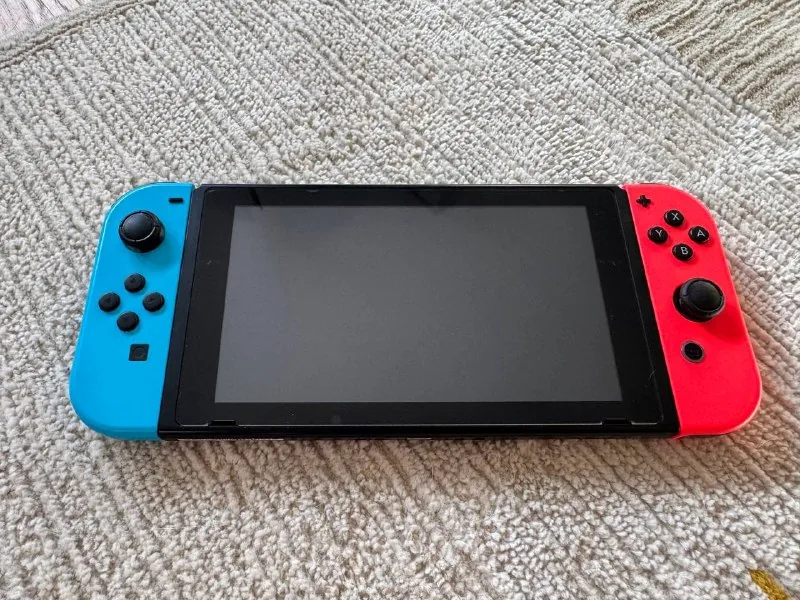 Nintendo Switch + Zelda BOTW 1