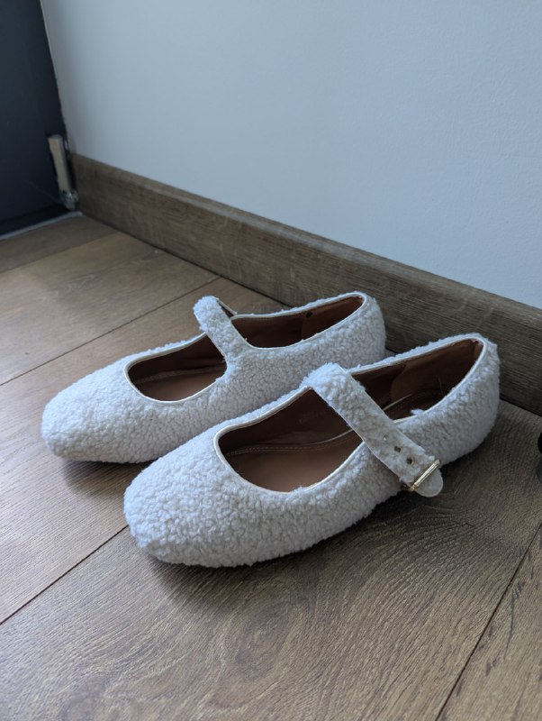 Балетки Мэри Джейн River Island, UGG, Ботинки Buffalo для дождя 2