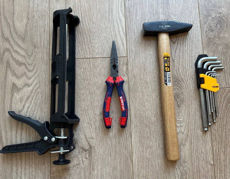 Пистолет для силикона, плоскогубцы, молоток, набор шестигранных ключей