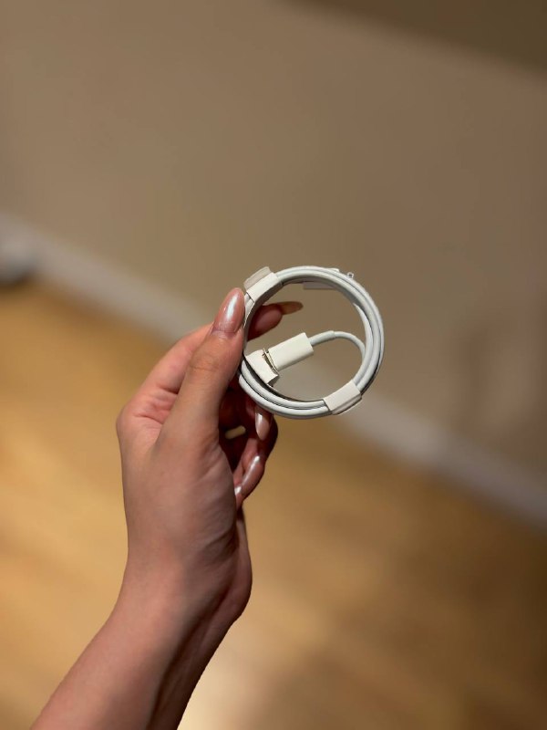 iPhone 14 Pro Max, AirPods Pro 2, кабель зарядки 7