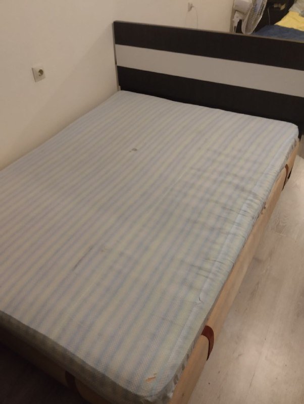 Кровать размером 140 на 190