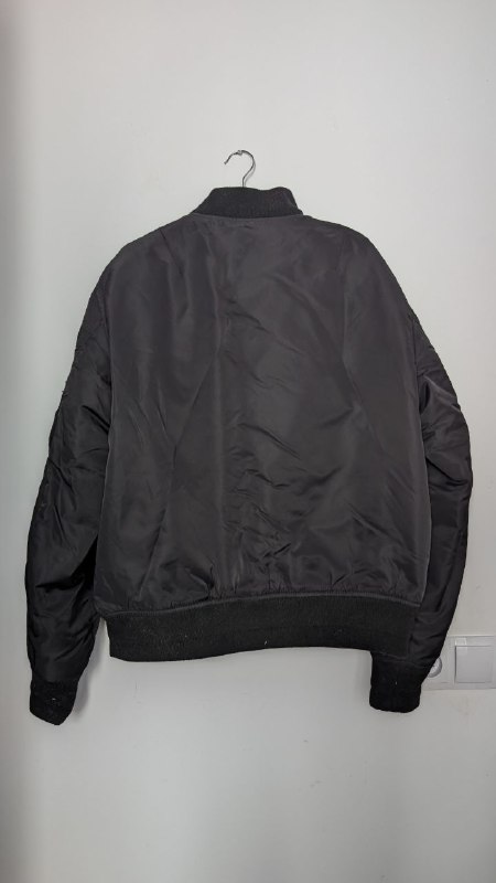 Бомбер Reserved, рубашка Pull&Bear, свитеры H&M 2