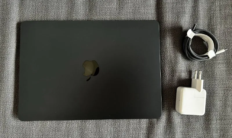 Macbook Air 13 laptop 16Gb RAM 256Gb SSD 1