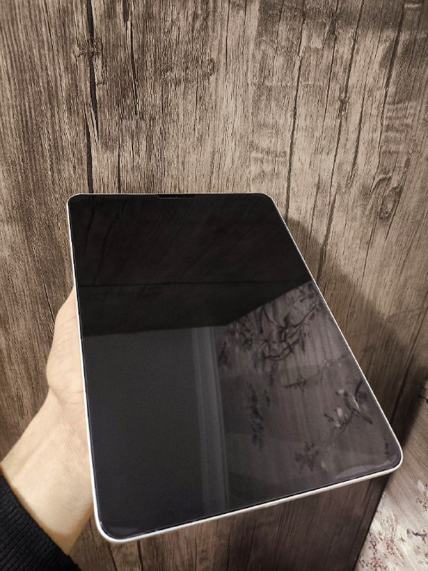 Watch Ultra 2 (GPS + Cellular) 49MM, Ipad Pro 11 (2018) 64GB 2