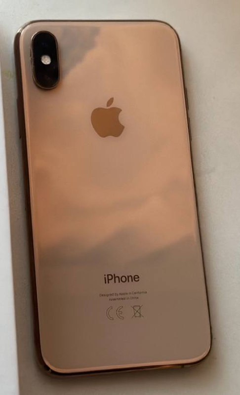 iPhone Xs в хорошем состоянии