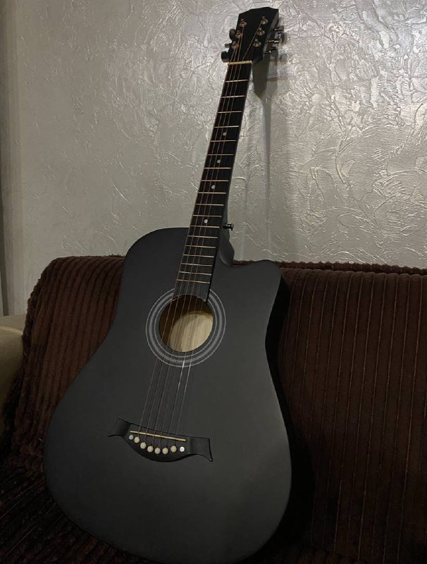 Гитара новая с чехлом, струнами, ремнем, каподастром, медиатором