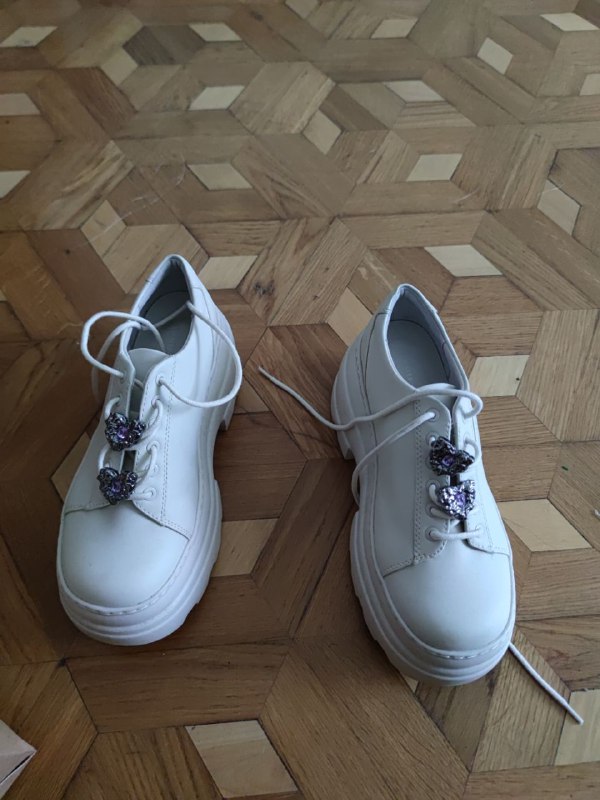 Женские белые кроссовки CHARLES KEITH 38 размер