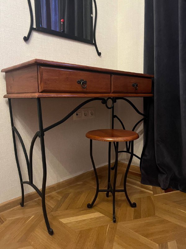 Туалетный столик со стулом и зеркалом 2