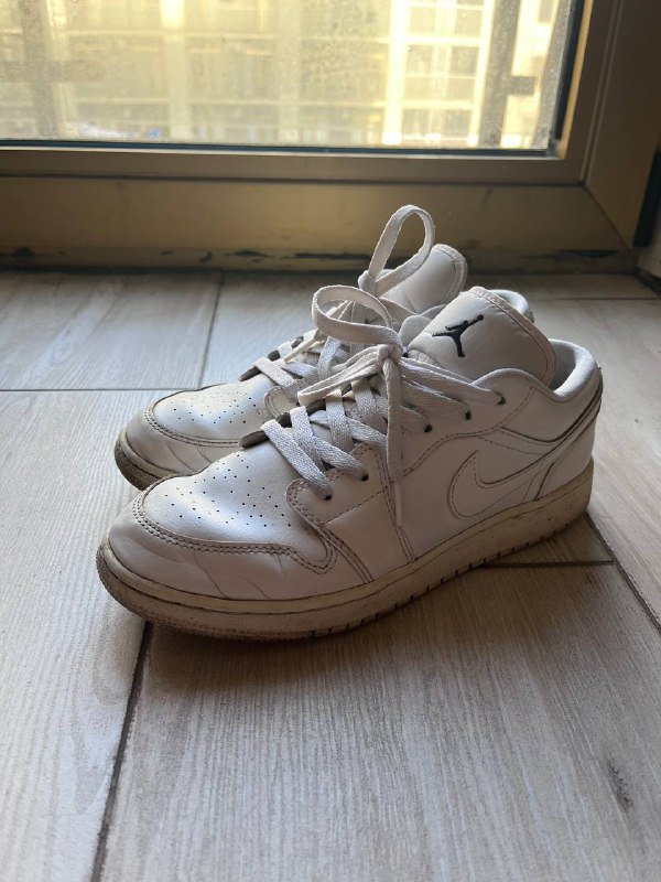 Женские кожаные кроссовки размер 7.5US 37EUR