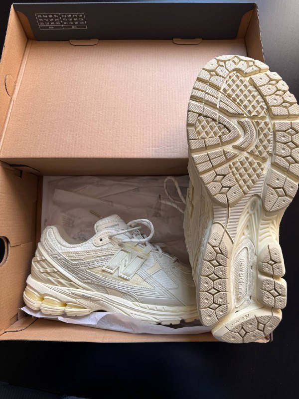 Кроссовки New Balance 1906, размер 10.5 US 3