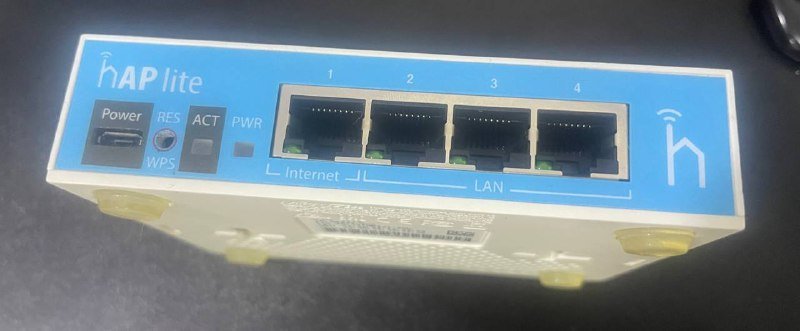 MikroTik hAP lite router 2.4GHz 1 WAN 3 LAN 3