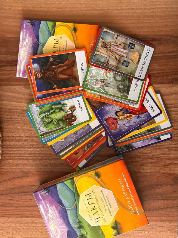 Лампа, карты, 3D-маска, кепка, очки, рюкзаки, сумки, джинсы, бюстье, футболка, брюки, кроссовки 2