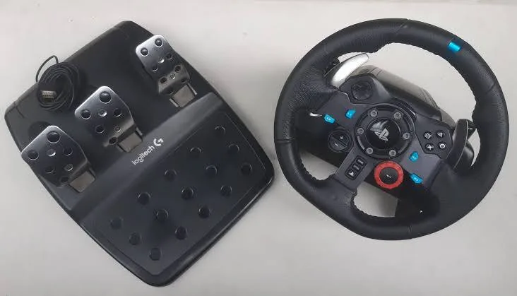 Logitech G29-ის სათამაშო საჭე პედლებით