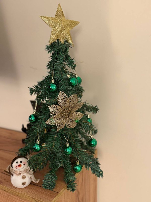 Настольная ёлочка с игрушками, снеговик, свечи, новогодние игрушки олень