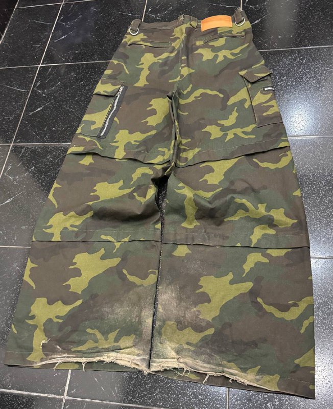 Очень широкие джинсы Camo