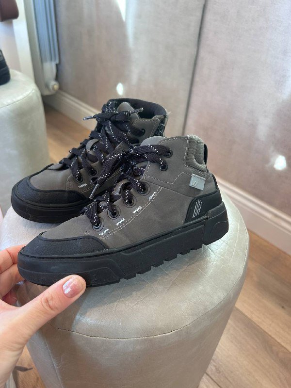 Ботинки Zara, Кроссовки Zara, Кроксы бежевые и голубые, Сандали детские 2