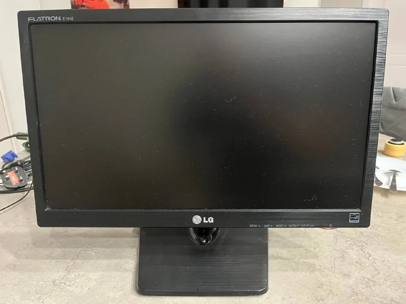 Монитор LG Flatron E1942C 1