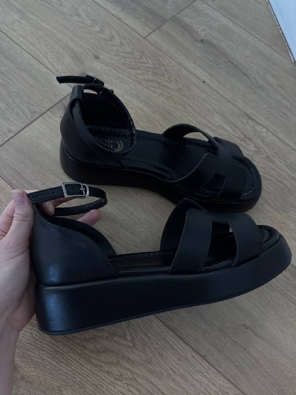 Босоножки на каблуке, белые кеды, черные балетки, босоножки на плоской подошве 9