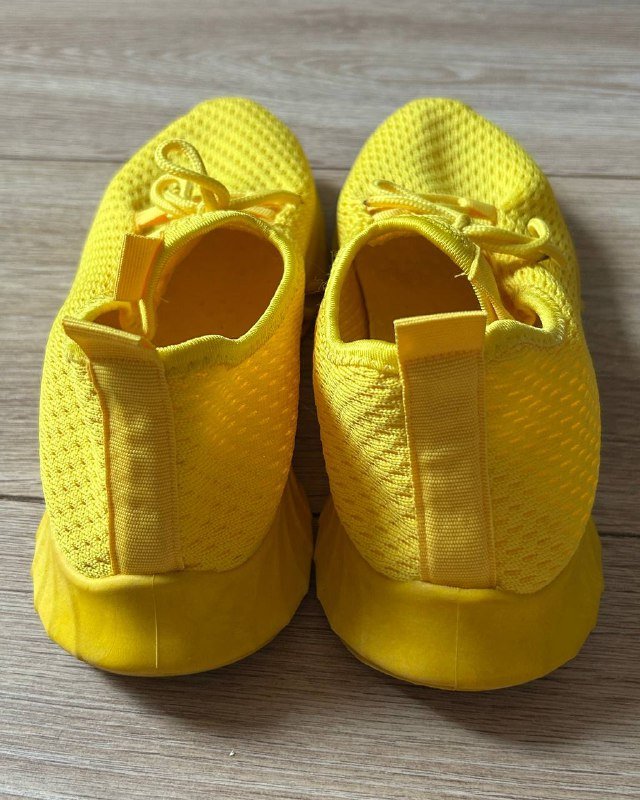 Желтые кроссовки 3