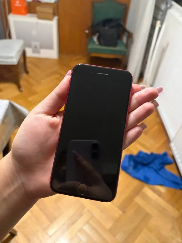 Айфон SE 2 1