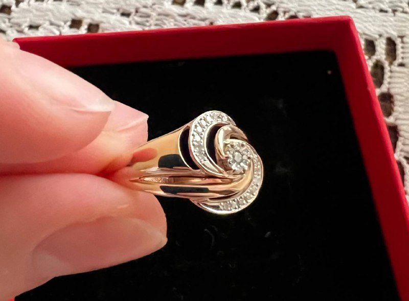 Золотое кольцо с бриллиантами 2