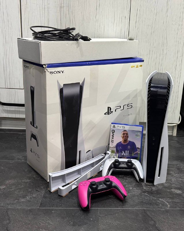 PlayStation 5 дисковая версия, 2 геймпада, Fifa