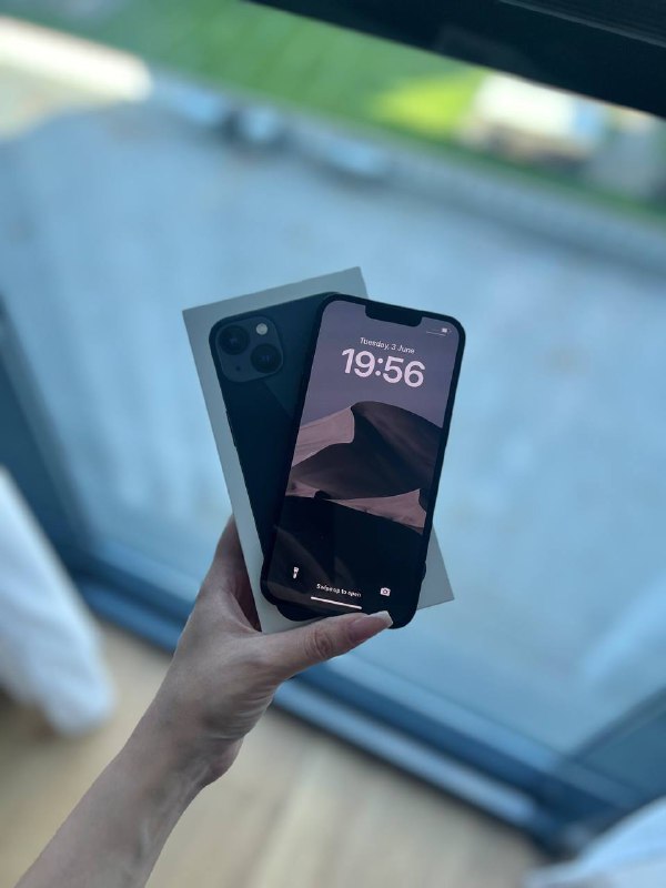 iPhone 13 128 ГБ, Apple Pencil Pro, Nintendo Switch с играми