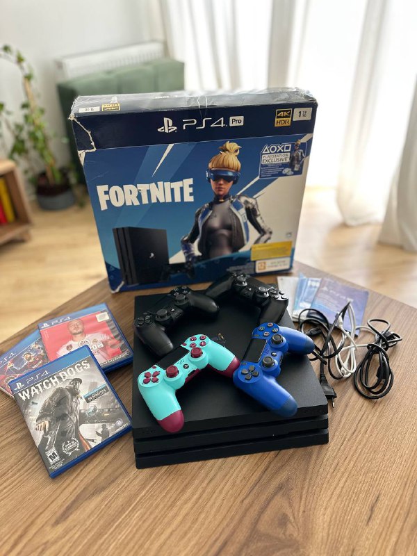PlayStation 4 1TB, 4 джойстика, 3 игры