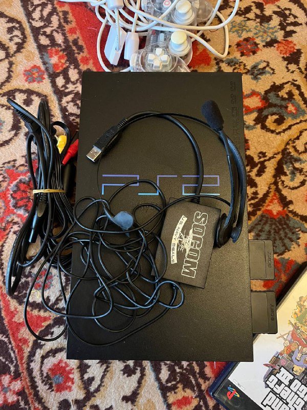 PlayStation 2, джойстики, наушники, 18 игровых дисков