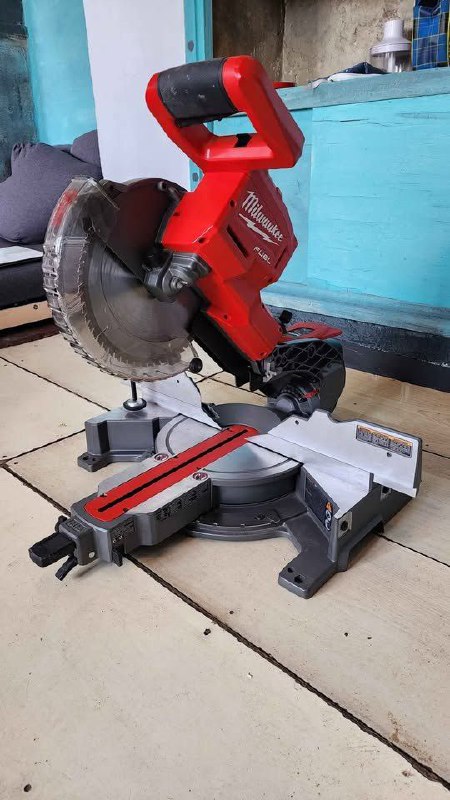 Торцовочная аккумуляторная электропила Milwaukee Dual Bevel 10'' 1