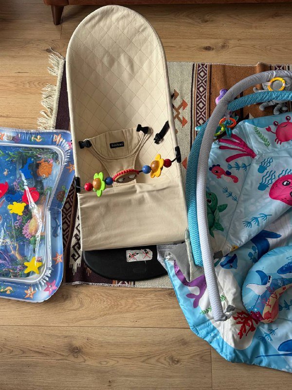 Детское кресло-качалка и развивающий коврик